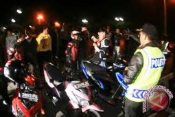 Orang tua cegah anaknya masuk geng motor