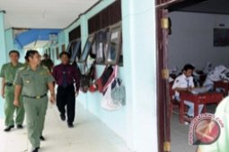 ADVERTORIAL - Bupati Kunjungi Peserta Unas