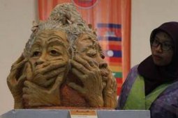 PAMERAN PELUKIS WANITA