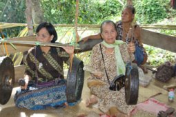 PEMAIN GAMELAN