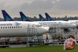 Hujan deras tunda pendaratan Garuda di Jambi