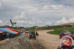 Warga Kukar Blokir Jalan Tambang