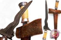 Keris dan Foto Kalsik Indonesia Dipamerkan di Paris