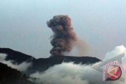 Gunung marapi alami dua kali letusan