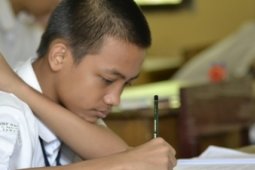 UN SMP di Bekasi Berjalan Lancar
