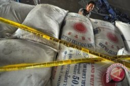 Polda Kalbar Grebeg Gudang Gula Ilegal di Sanggau