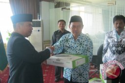 Pemda Nunukan Beri Laptop Kepada Kepala Sekolah