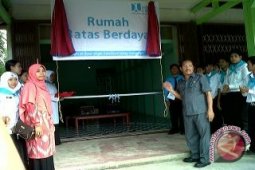 Siswa Penerima Beasiswa Dompet Ummat Merasa Terbantu