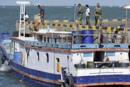 KAPAL IKAN DITANGKAP