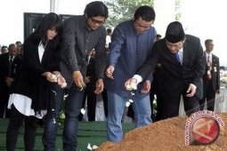 Menkes meninggal dunia