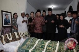 Penghormatan Terakhir untuk Almarhumah Menkes