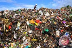 Bupati Roring ajak warga kurangi sampah plastik
