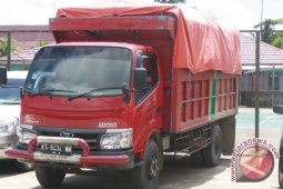 Polisi Amankan 300 Dus Sosis Ilegal