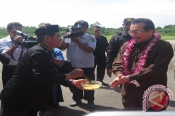 Menteri Pertanian Disambut Siraman Beras Kuning