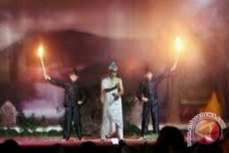 'Mustika Bintang Jatuh' Asal Singkawang di Teater TMII