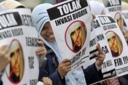 TOLAK LADY GAGA