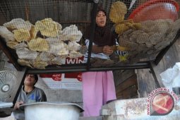 Melirik kampung "kemplang bakar" di Palembang