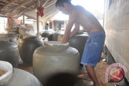 Industri Tajau  Tak Terpengaruh Pabrikan