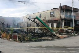 Empat rumah hangus