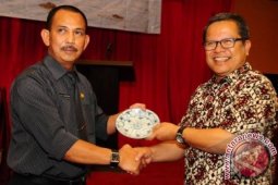 Piring Keramik Kuno.