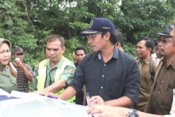 Tinjau Lahan Sengketa