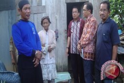 Bontang Salurkan Jaminan Sosial Lanjut Usia