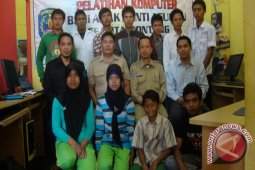 Dinsos Beri Pelatihan Komputer Bagi Penghuni Panti