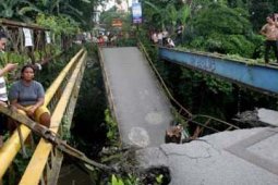 JEMBATAN AMBRUK
