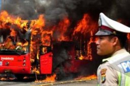 BUS TRANSJAKARTA TERBAKAR