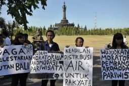 TOLAK FASILITAS KTT APEC