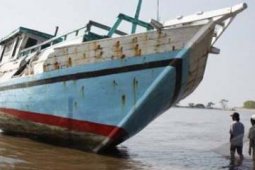 PERAHU IMIGRAN KANDAS