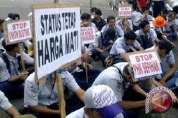 Pekerja kontrak harus jadi karyawan