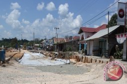Bupati Bantah Kurang Peduli Jalan Bujangga Amblas