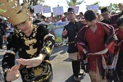 BATAK BALI PROTES MALAYSIA