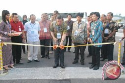 Bupati Berau Resmikan Landasan Pacu Bandara Kalimarau