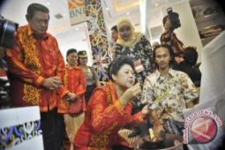 Disparbud dan Koperasi Manado bina pengrajin batik 