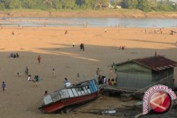 Penyaluran Raskin Di Kalbar Terkendala Air Surut