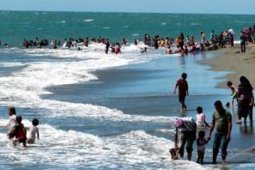 LIBURAN DI PANTAI