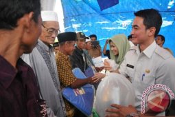 Zumi Zola Bantu Bibit Ikan