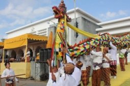 "Ngulur Naga"