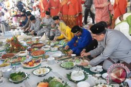 Nikmatnya "Beseprah", Makan Bersama Ala Kutai