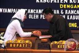 Bupati Sampaikan Rancangan APBD Perubahan 2012