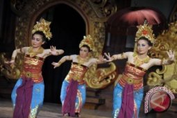 Wyarihita Cetak Penari Bali Warga Jepang