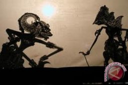 Pagelaran wayang kulit dalang bule di Stockholm