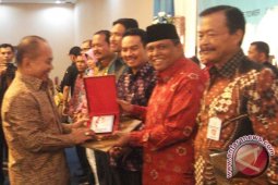 Wali Kota Bengkulu  penggiat  OVOP  terbaik nasional