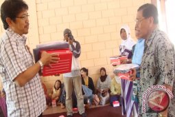 LAZ PT Badak Salurkan Beasiswa Peduli Sekitar