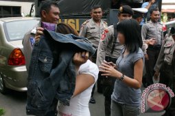 Panti pijat "plus-plus" di Medan Estate digerebek polisi