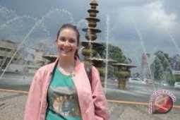 Agathe gadis Perancis keliling dunia sendiri