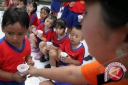 Psikiater: Jangan Paksa Anak TK Bisa Membaca