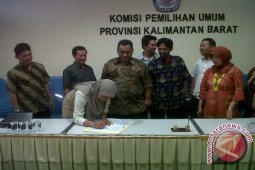 KPU Provinsi Kalbar Tanda Tangani Pakta Integritas